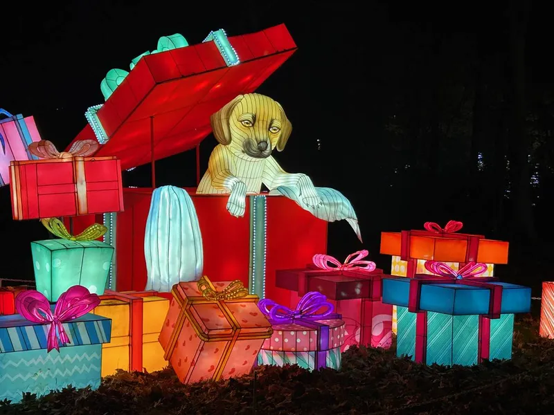 Holiday gift display